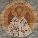 Неизвестный святитель (апостол от 70). Средовек с короткой, слегка седой бородой, в гиматии. с омофором; правой рукой благословляет, в левой — свиток.